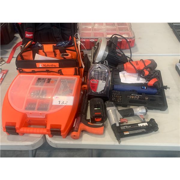 LOT OF ASSORTED HAND TOOLS AND POWER TOOLS INCLUDING BLACK & DECKER CORDED ELECTRIC DRILL