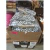 Image 1 : 2 Boxes of 40 New Christmas Décor
