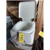 Image 1 : Porta Potty