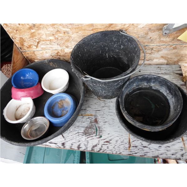 Feed Buckets and Pet Bowls
