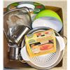 Image 1 : BOX OF KITCHEN ACCESSORIES INCL. NEW CRISPY