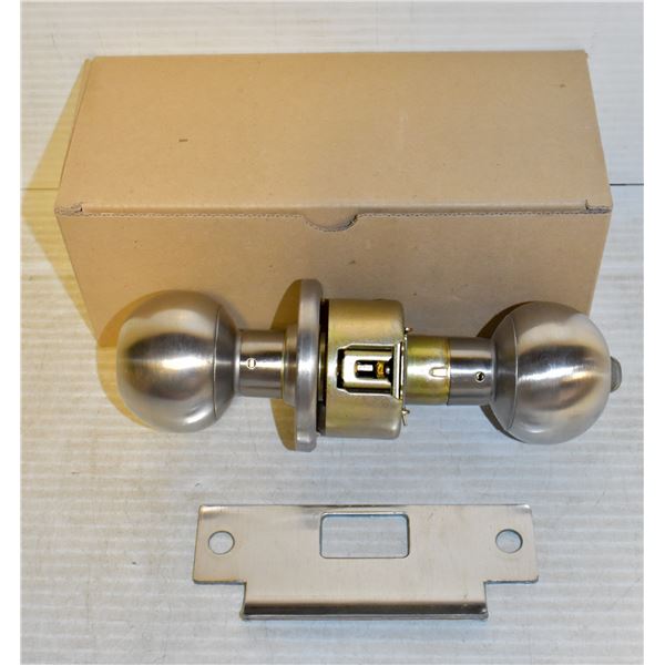 NEW IN BOX YALE 2-3/4" KEYED DOORKNOB