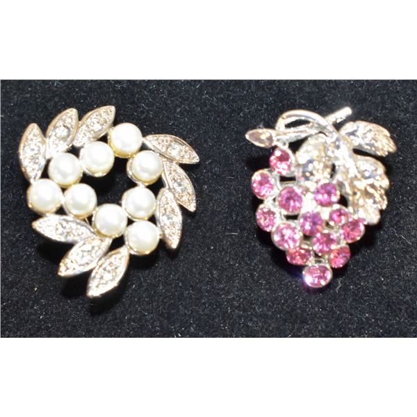 PAIR OF MINI ESTATE BROOCHES