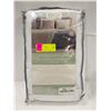 Image 1 : NEW HOME AND BEYOND 3 PIECE DUVET COVER SET, QUEEN
