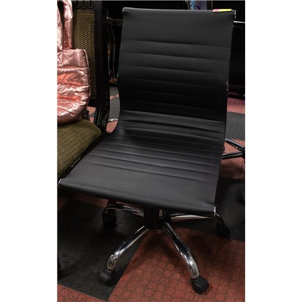 BLACK AND CHROME HYDRAULIC LIFT OFFICE CHAIR