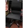 Image 1 : BLACK AND CHROME HYDRAULIC LIFT OFFICE CHAIR