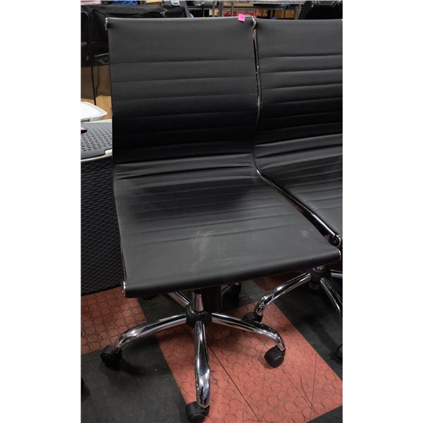 BLACK AND CHROME HYDRAULIC LIFT OFFICE CHAIR