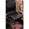 Image 1 : BLACK AND CHROME HYDRAULIC LIFT OFFICE CHAIR