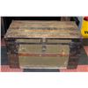 Image 1 : ANTIQUE MILITARY TRUNK