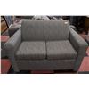 Image 1 : GREY FABRIC LOVE SEAT