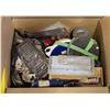 Image 1 : BOX OF VARIOUS HOUSEHOLD ITEMS