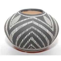 ACOMA POTTERY SEED JAR