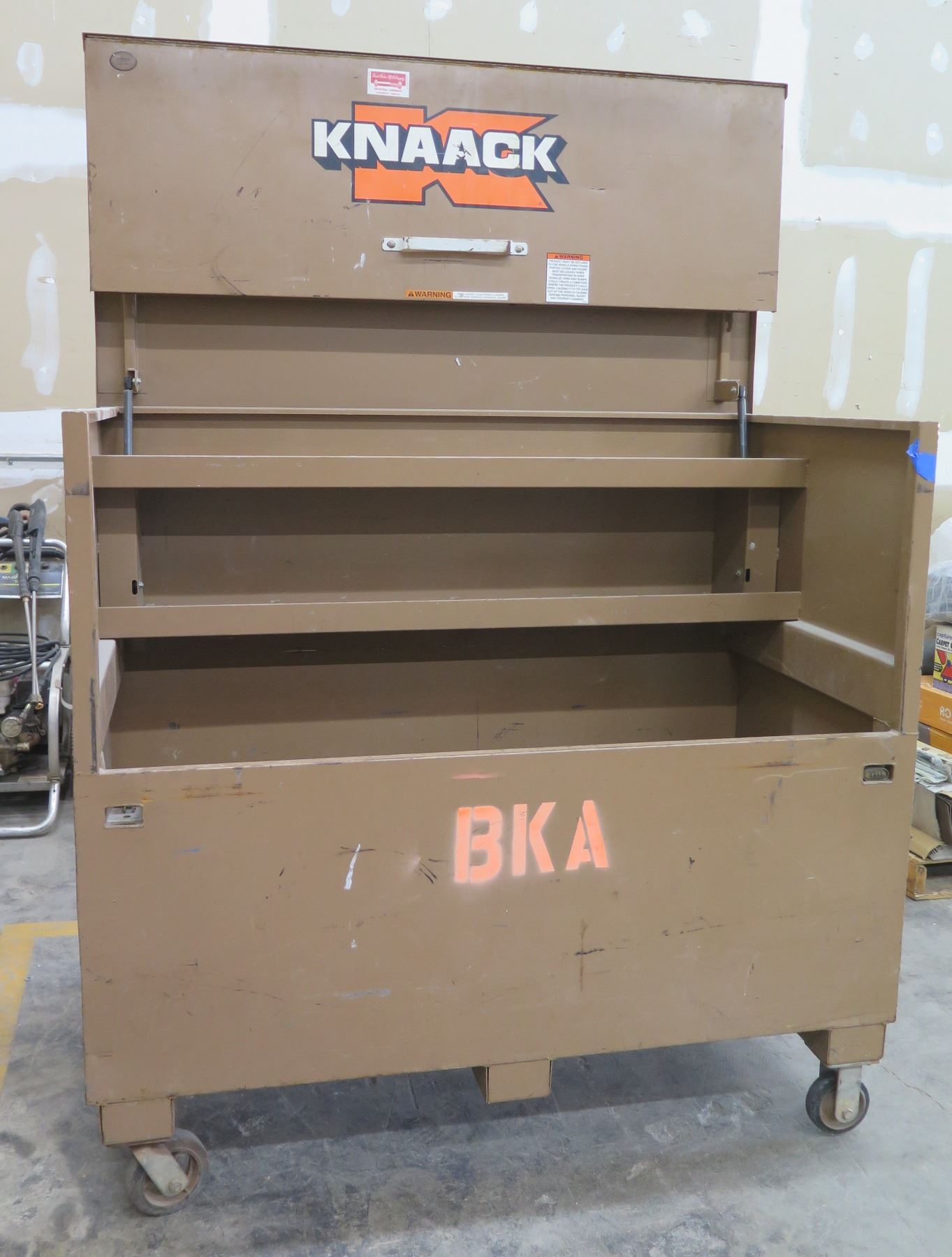 Knaack Locking System Knaack Rolling Metal Locking Tool Job Box w/ Lid