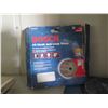 Image 8 : Metal 2-Door Cabinet & Contents: Sandpaper Round & Belt, Hook & Loop Discs, et
