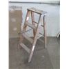 Image 2 : Werner Extra Heavy Duty 300lbs 4' Step Ladder WG394