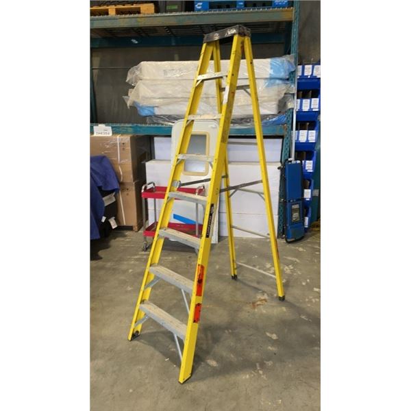 8 RUNG A FRAME ALUMINUM LADDER