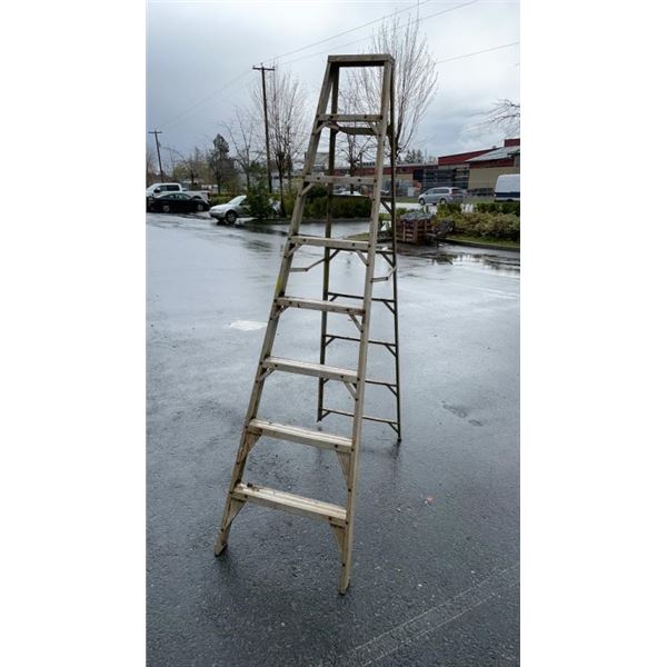 ALUMINUM A FRAME 8 RUNG LADDER