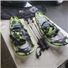 Image 1 : MOUNTAIN PROFILE ALUMINUM 930 SNOW SHOES WITH ADJUSTABLE WALKING POLES