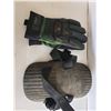 Image 1 : SUPERIOR GLOVES AND KNEE PADS
