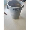 Image 1 : RUBBERMAID COMMERCIAL BIN