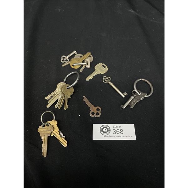 Lot of Vintage Skeleton Keys, Etc