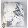 Image 1 : GREY AND WHITE MARBLE PATTERN THROW