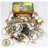 Image 1 : VARIOUS OLD JEWELRY IN OLD TIN