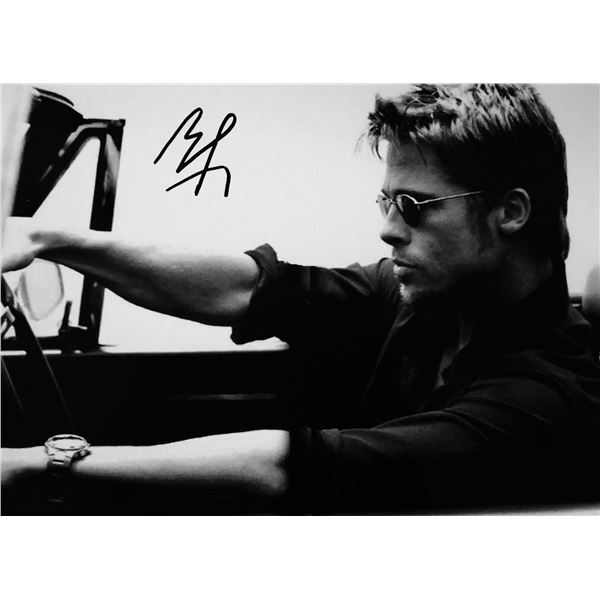 Brad Pitt signed photograph. (1963-).