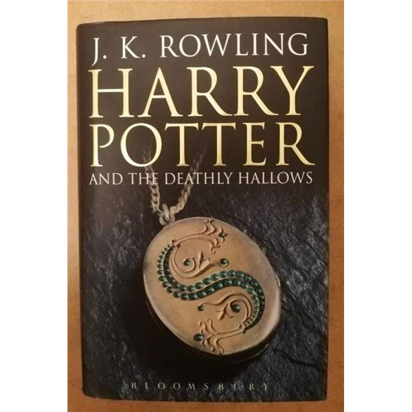 HARRY POTTER & THE DEATHLY HALLOWS - J.K. ROWLING.