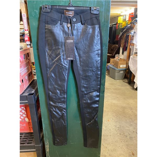 Danier Lester pants size 0 NWT