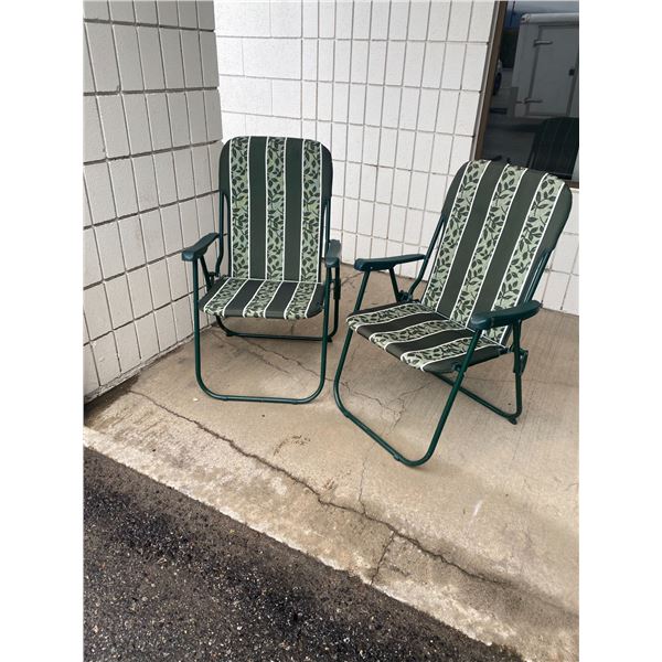 Pair folding chairs