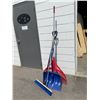 Image 1 : Take, shovel, broom and pole