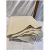 Image 1 : Beautiful throw blanket