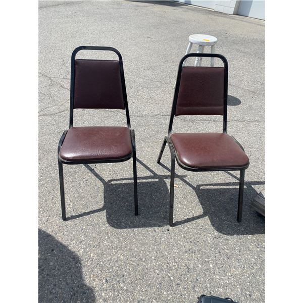 2 stacking chairs