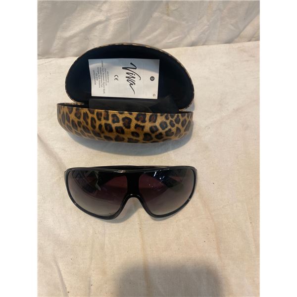 Guess glasses and case not perfect