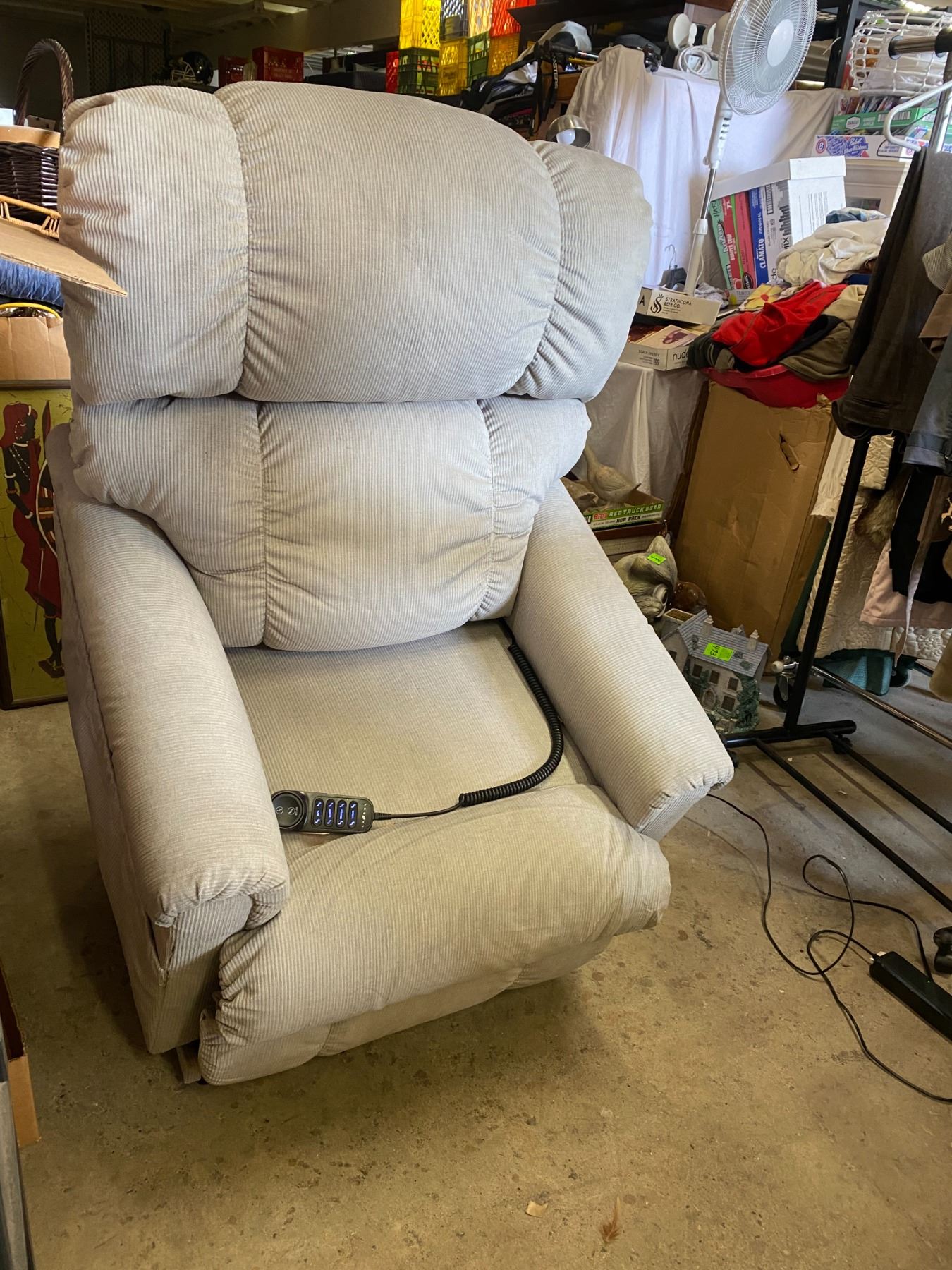 Lazy boy luxury lift, power recliner