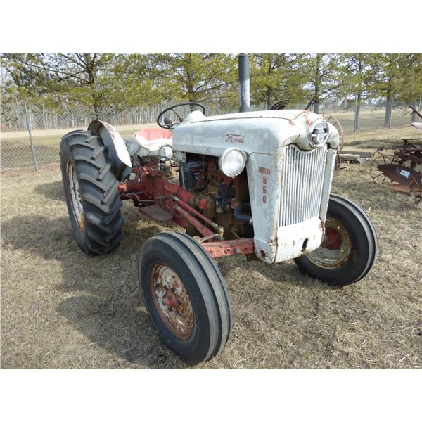 Ford 800 Tractor, Gas (Run's Nice) SN.40118