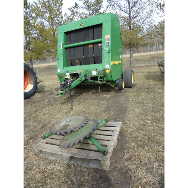 JD 566 Rd Baler, 1000 PTO c/w Gathering Wheels SN.E00566X129550