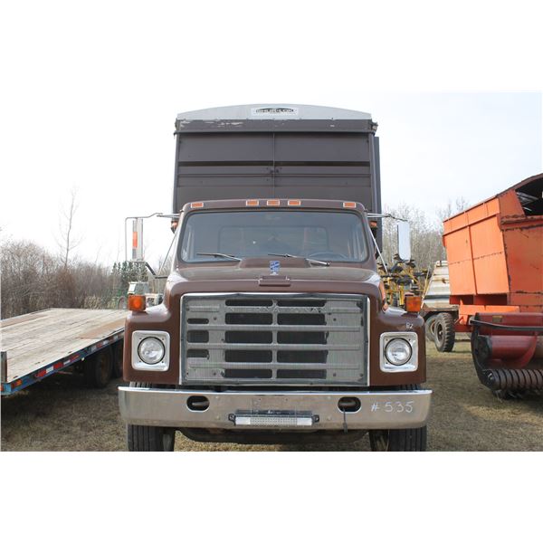 IHC S Tandem Axle Truck, Model F1924, 446 gas, 5 & 4 Trans, Date of Mfg. 10/10/78/2, 11Rx22.5 Tires 