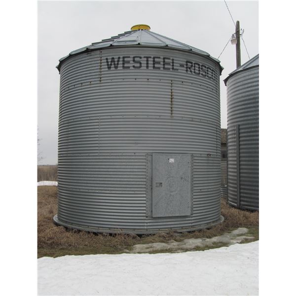 Westeel 14' 5 ring on fair-poor wood floor, c/w floor aeration ducting (Located 1 mile south, and 2