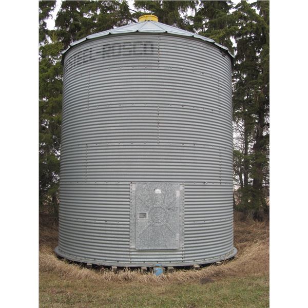 Westeel 6 ring 14' on fair- good wood floor with floor aeration (Located 1 mile south, and 2 miles w