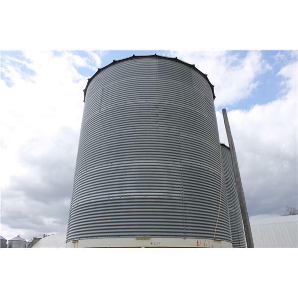 6 Ring Westeel Hopper Bin, Approx. 3000 bu, c/w 5 HP Fan (Bolted to Concrete) Located; from Auction 