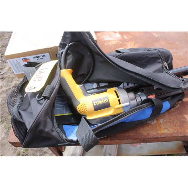 DeWalt Quick Drive, Screws and Black Pouch