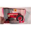 Image 2 : ERTL Farmall 560 diesel tractor 1:16