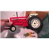 Image 3 : ERTL collectibles Fox Fire Farm Farmall Turbo 1206 tractor w/ figurine 1:16