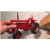 Image 4 : ERTL Foxfire farm Farmall 826 tractor w/ figurine 1:16