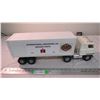 Image 3 : ERTL International Harvester semi w/ trailer 21 1/2" long