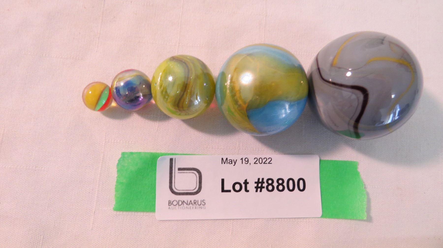 (5) different size marbles