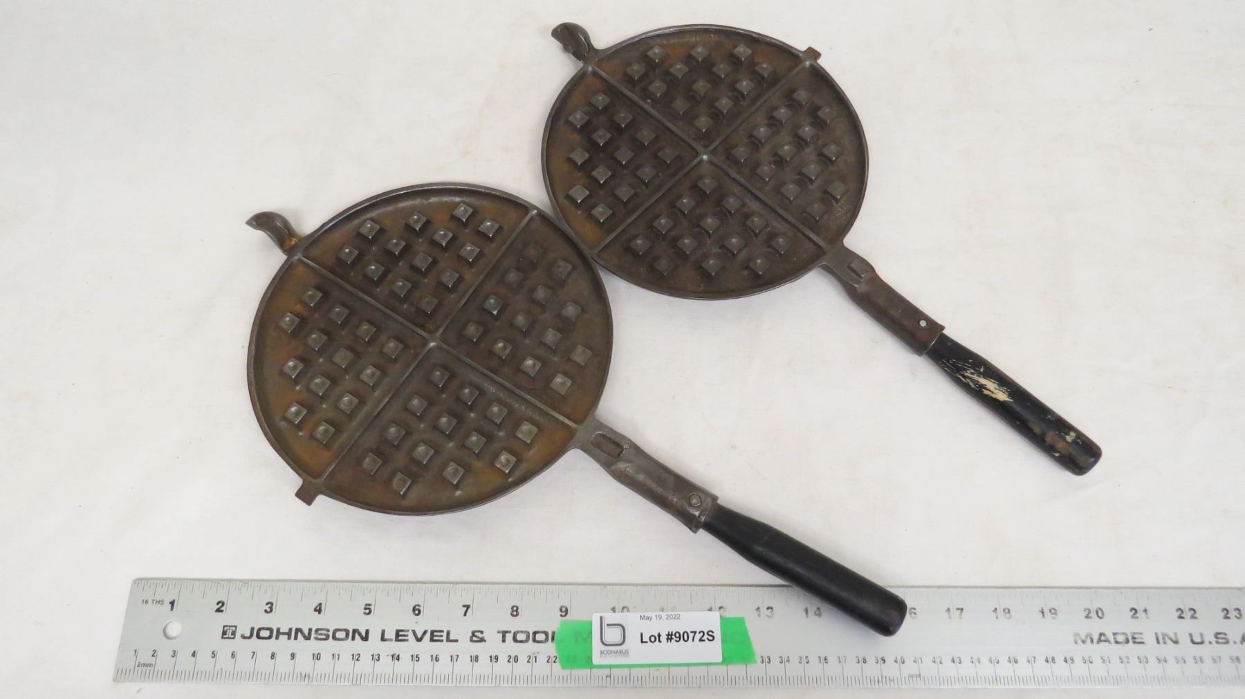 vintage mcclary no.9 cast iron stove top waffle iron