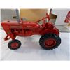 Image 2 : ERTL Farmall 140 Tractor "the replica" - 1:16